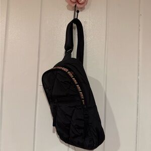 NWOT Vera Bradley Black Lorman Sling